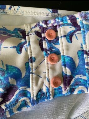 Woman’s Roxy Bottom ~ pastel blue and purple swirl tank with coral logo